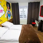 Pop Art Rynok Sq Хостел *