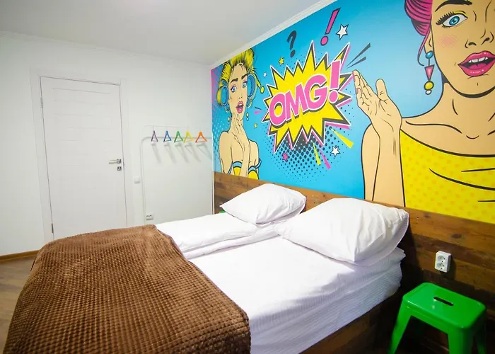 Pop Art Rynok Sq Hostel Λβιβ