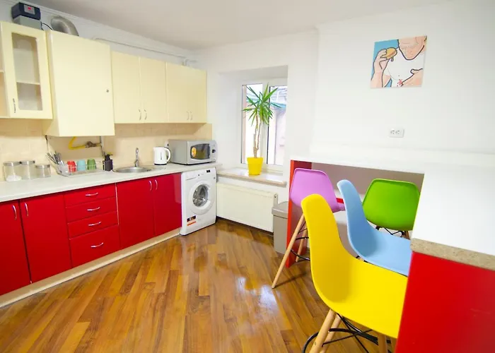 Pop Art Rynok Sq Hostel Λβιβ