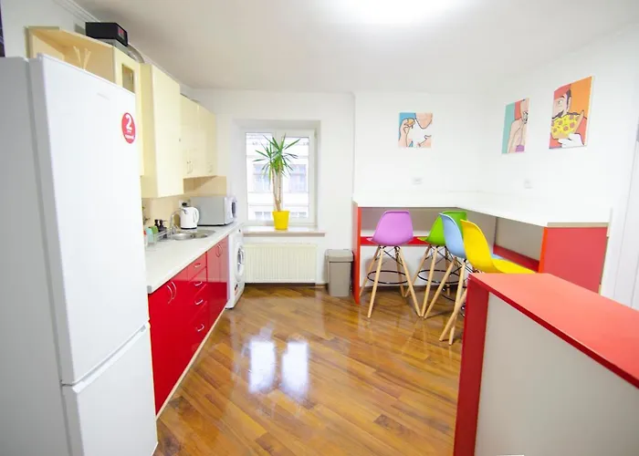 Pop Art Rynok Sq Hostel Λβιβ